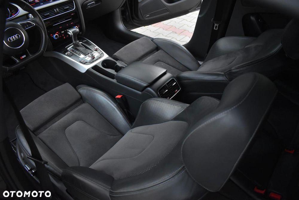 Audi A4 Limousine - 8