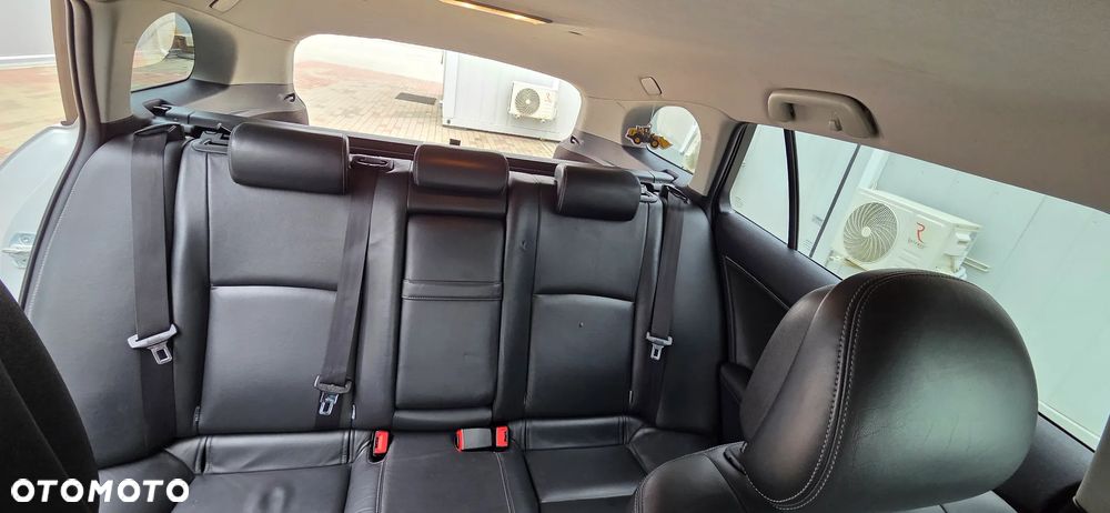 Toyota Avensis - 10