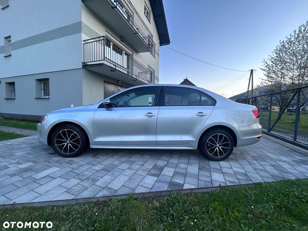 Volkswagen Jetta 1.2 TSI Trendline - 2