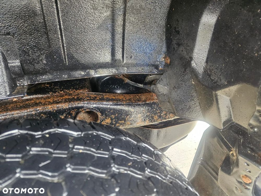 Mitsubishi Pajero - 16