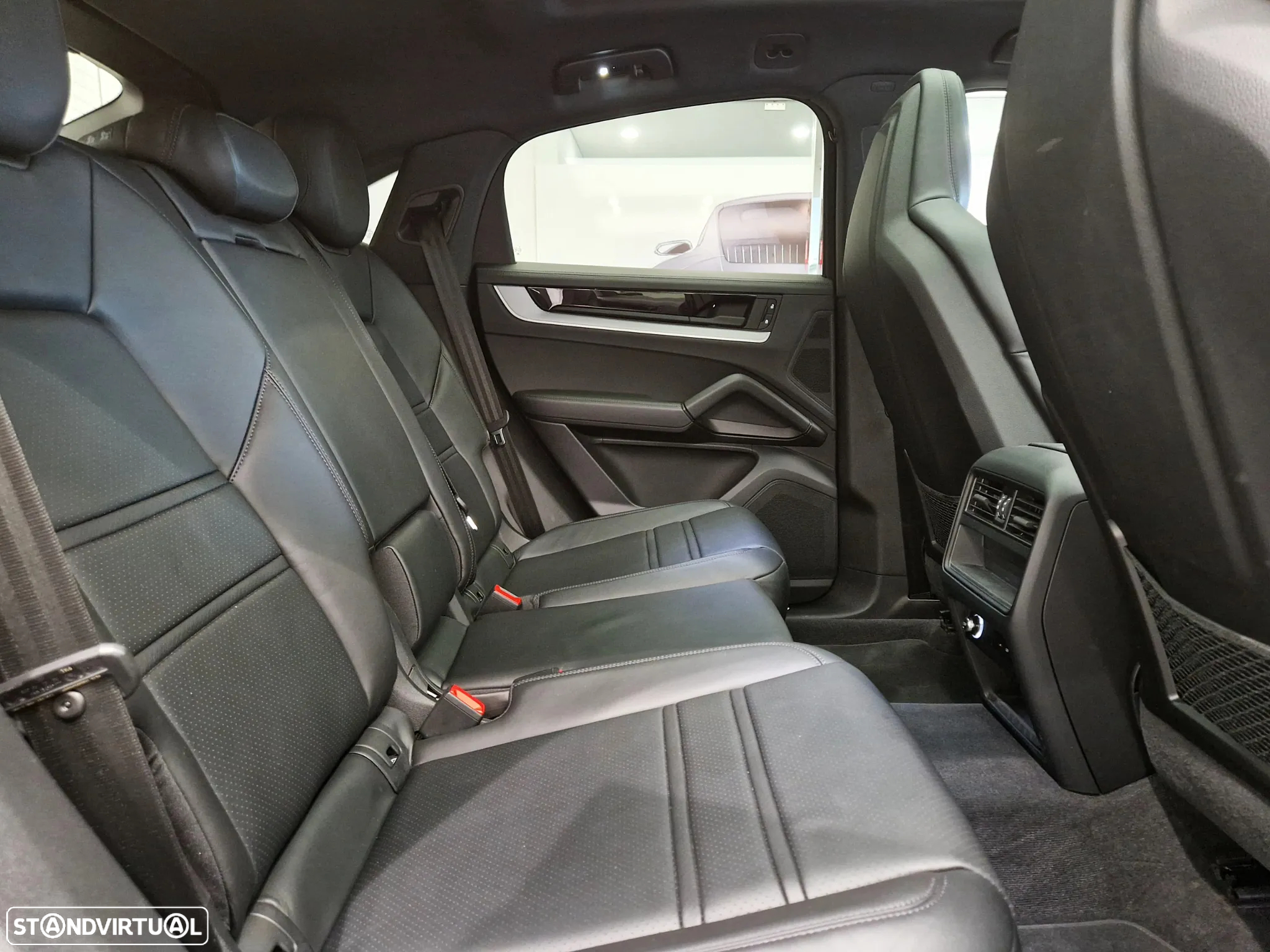 Porsche Cayenne Coupé E-Hybrid - 35