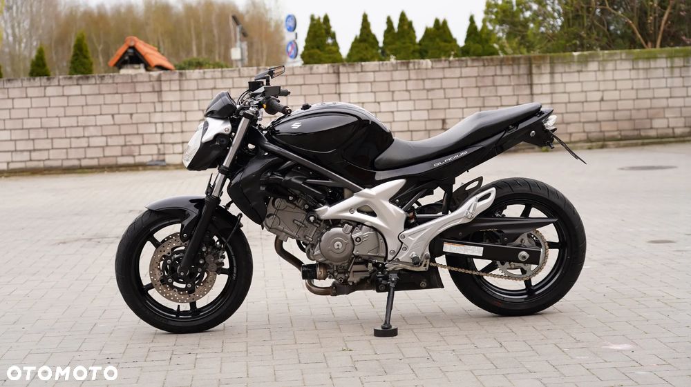 Suzuki Gladius - 7