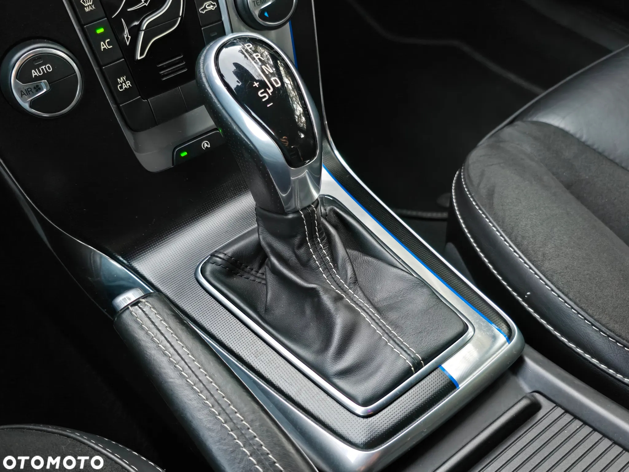 Volvo V40 D3 Geartronic RDesign - 19