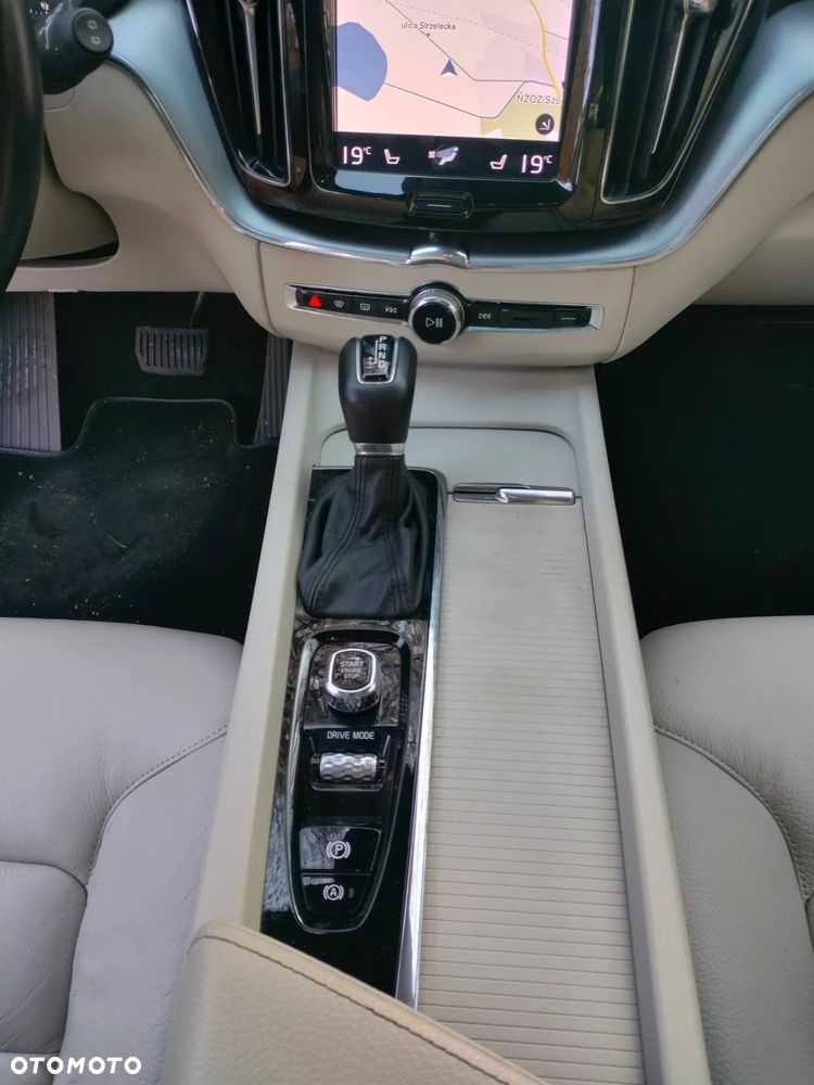 Volvo XC 60 T5 AWD Momentum - 17