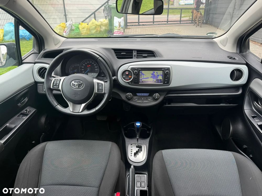 Toyota Yaris Hybrid 100 Premium - 12
