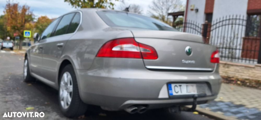 Skoda Superb 2.0 TDI Elegance DSG - 9