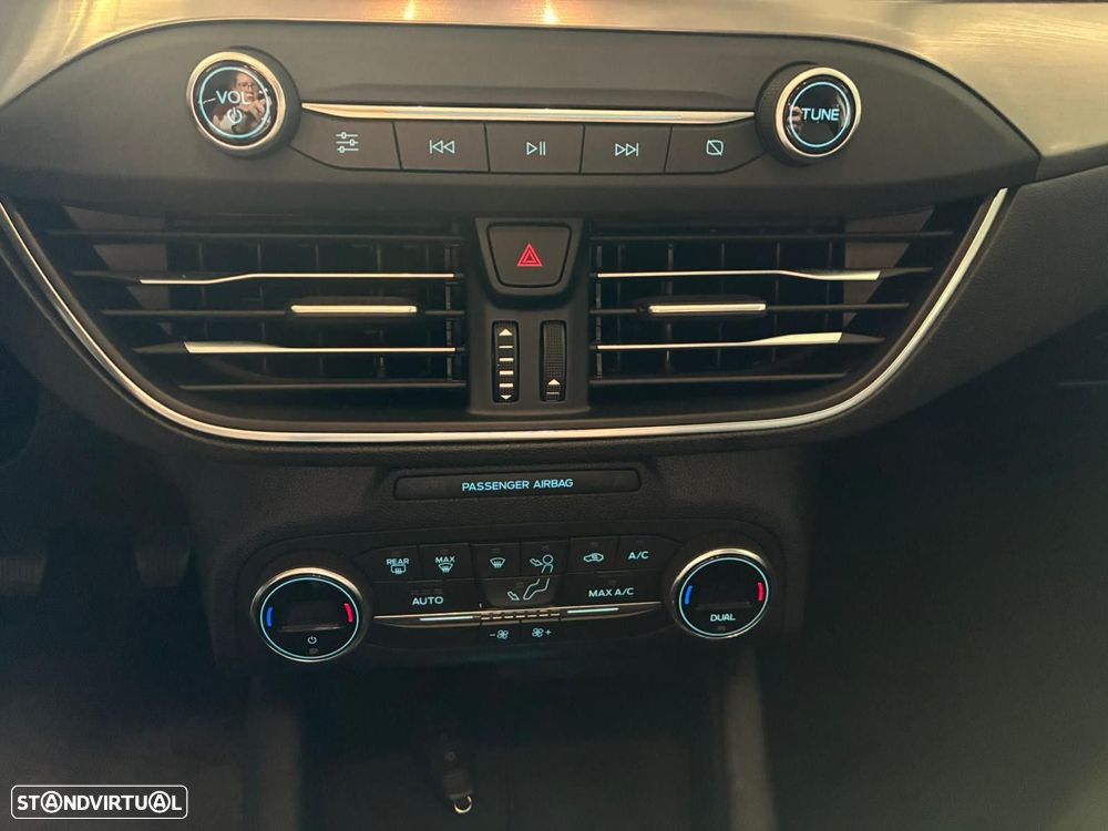 Ford Focus 1.0 EcoBoost Titanium - 26