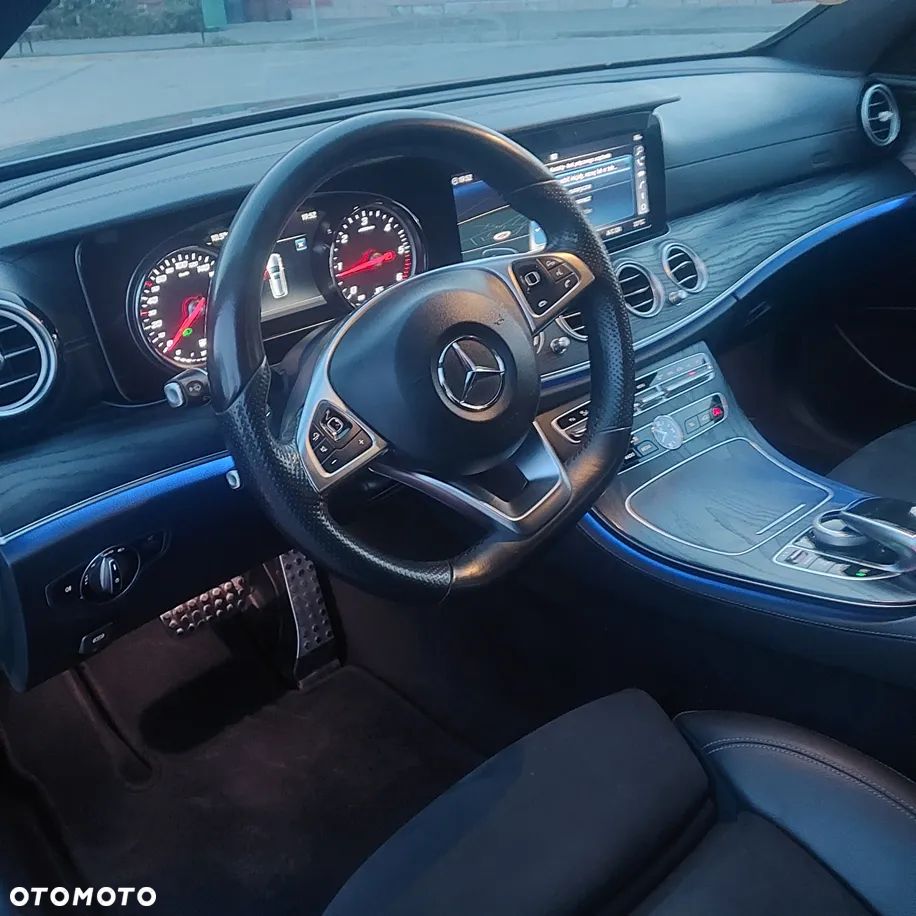 Mercedes-Benz Klasa E 220 d 4-Matic 9G-TRONIC - 8