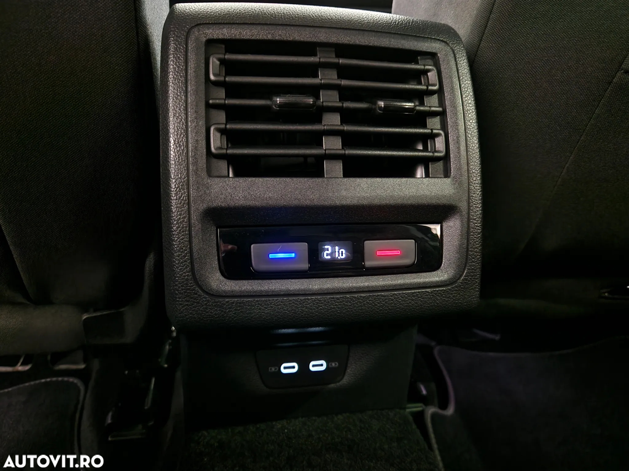 Volkswagen Golf - 28