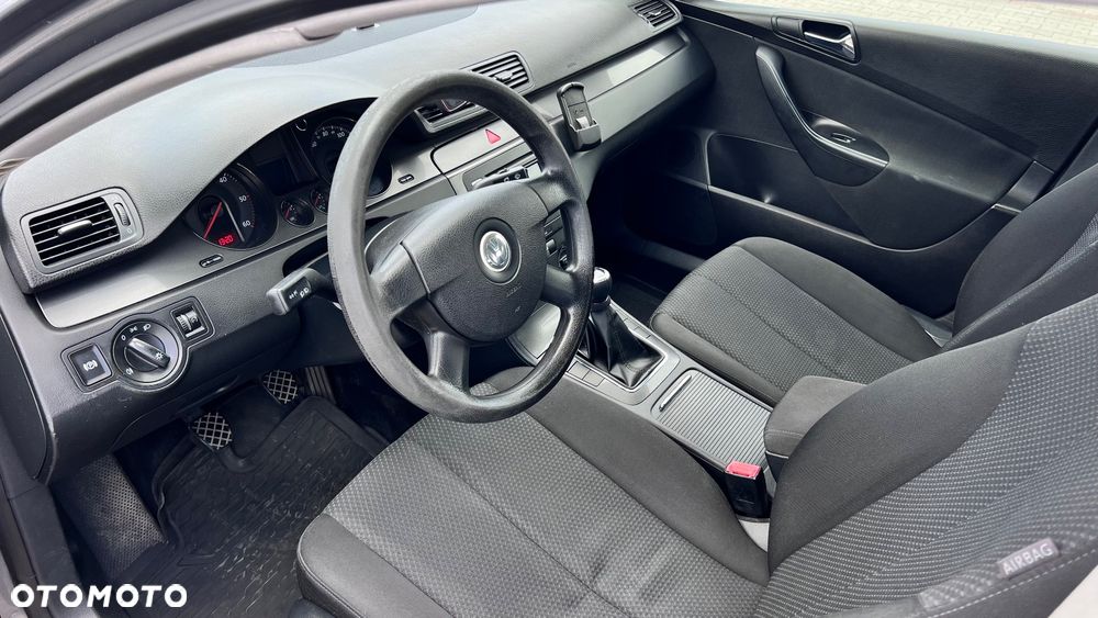 Volkswagen Passat - 12