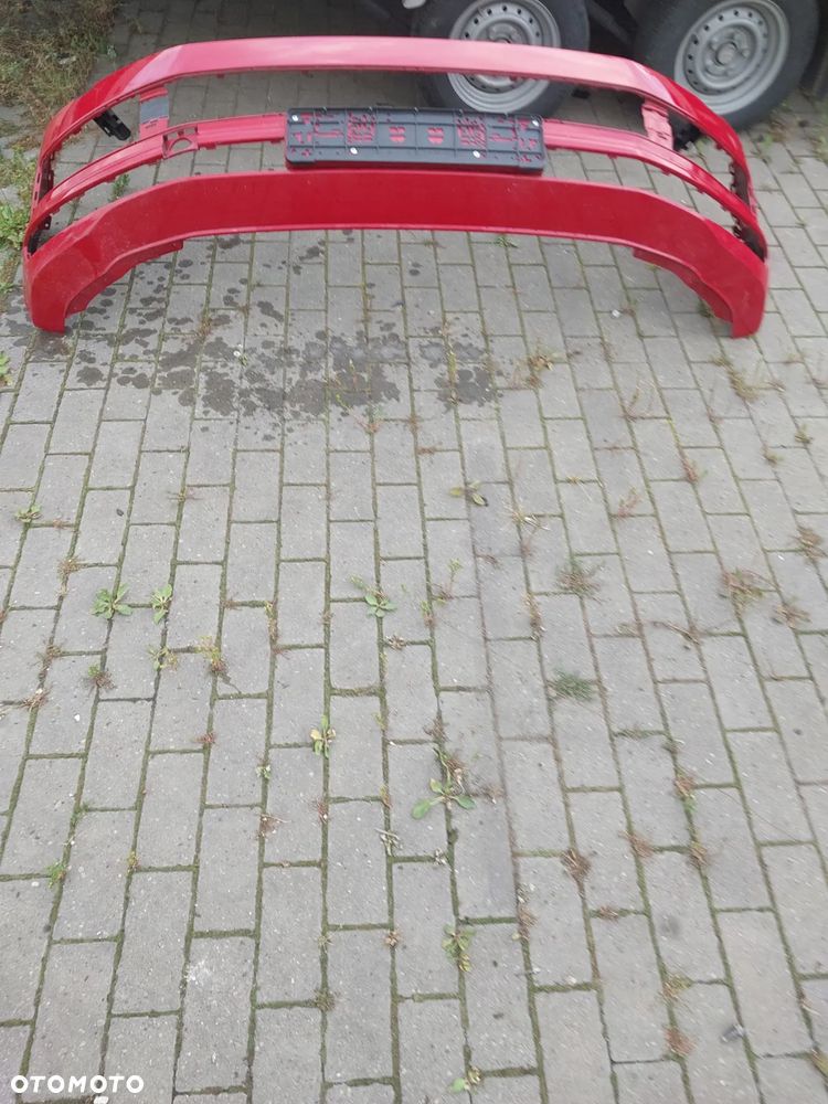 Zderzak przód  vw t6 pod spryskiwaczę uszkodzony - 1