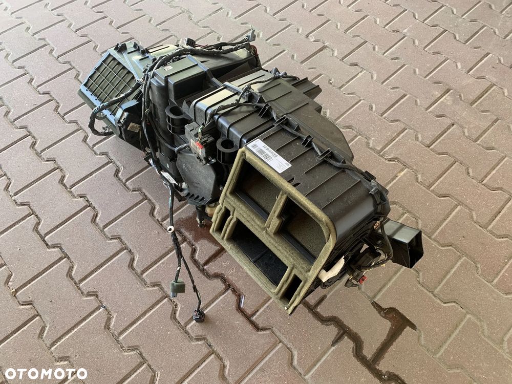 CADILLAC ESCALADE III 6,2 V8 2006-2014 NAGRZEWNICA - 4