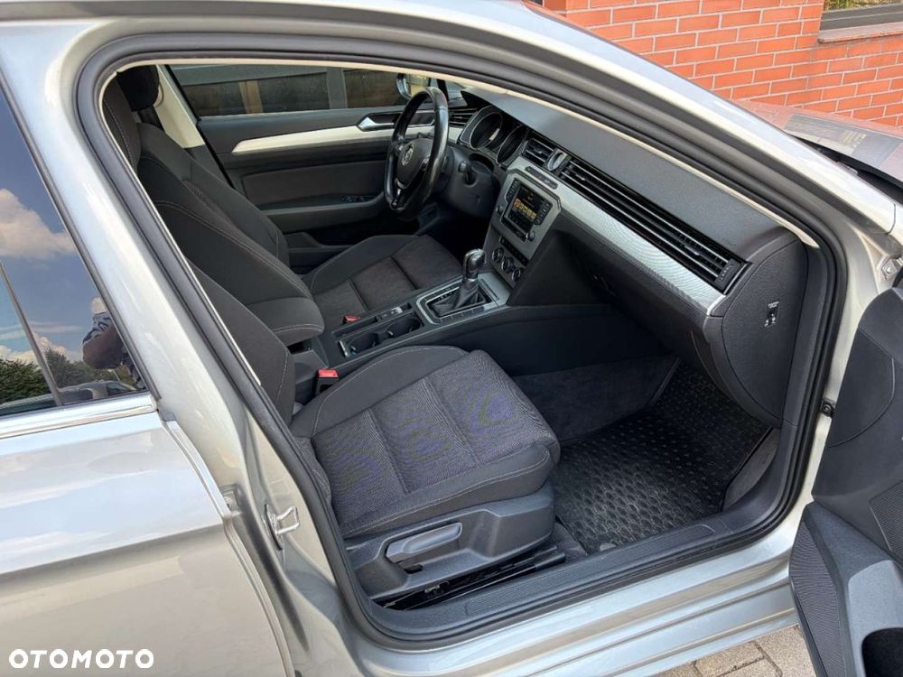 Volkswagen Passat Variant 2.0 TDI SCR DSG BlueMotion Comfortline - 15