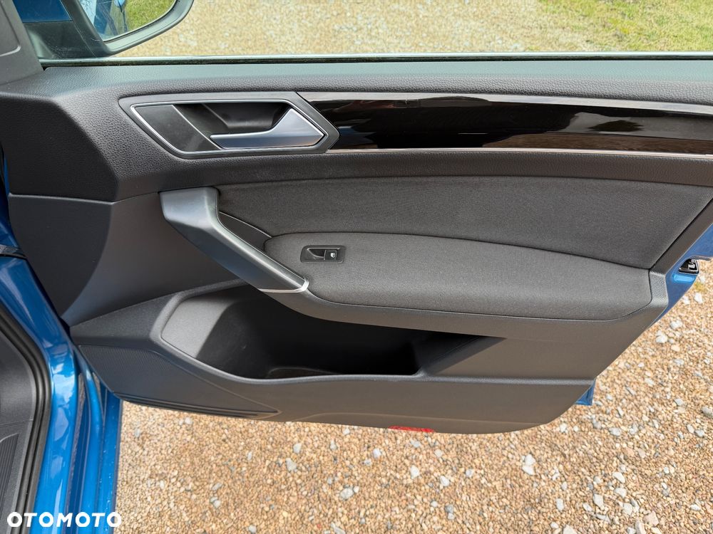 Volkswagen Touran - 28