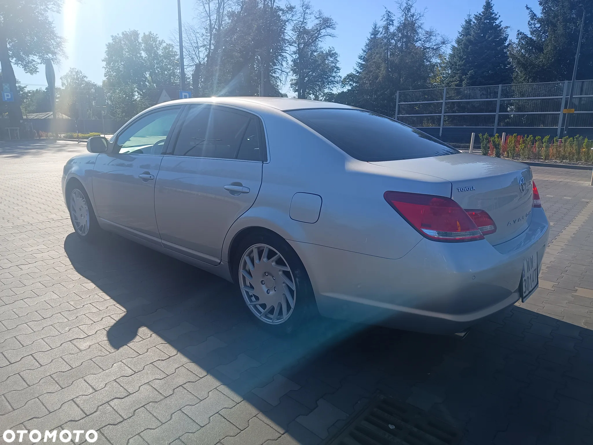 Toyota Avalon - 10