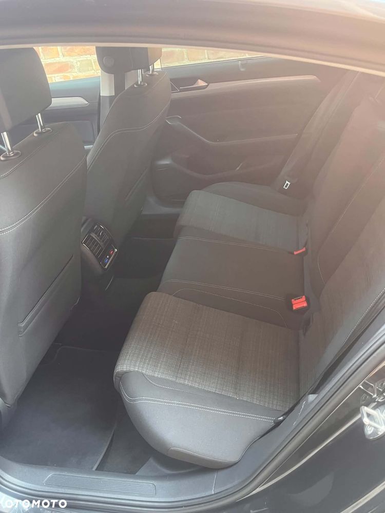 Volkswagen Passat 2.0 TDI SCR DSG Comfortline - 32