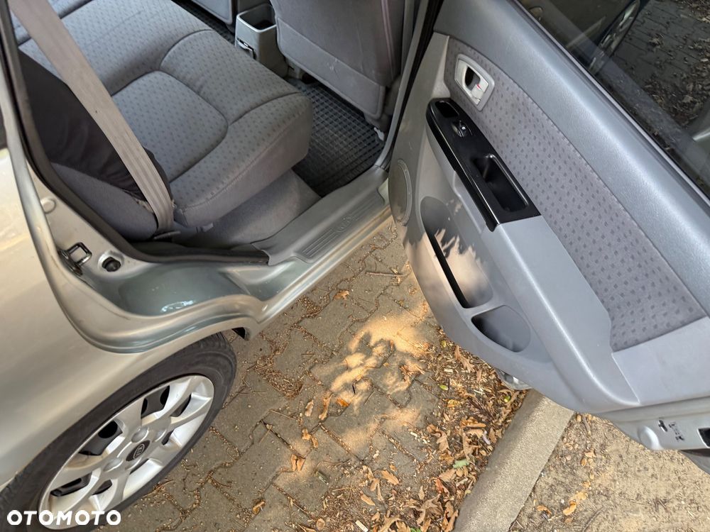 Kia Carens 1.6 / Tour - 9