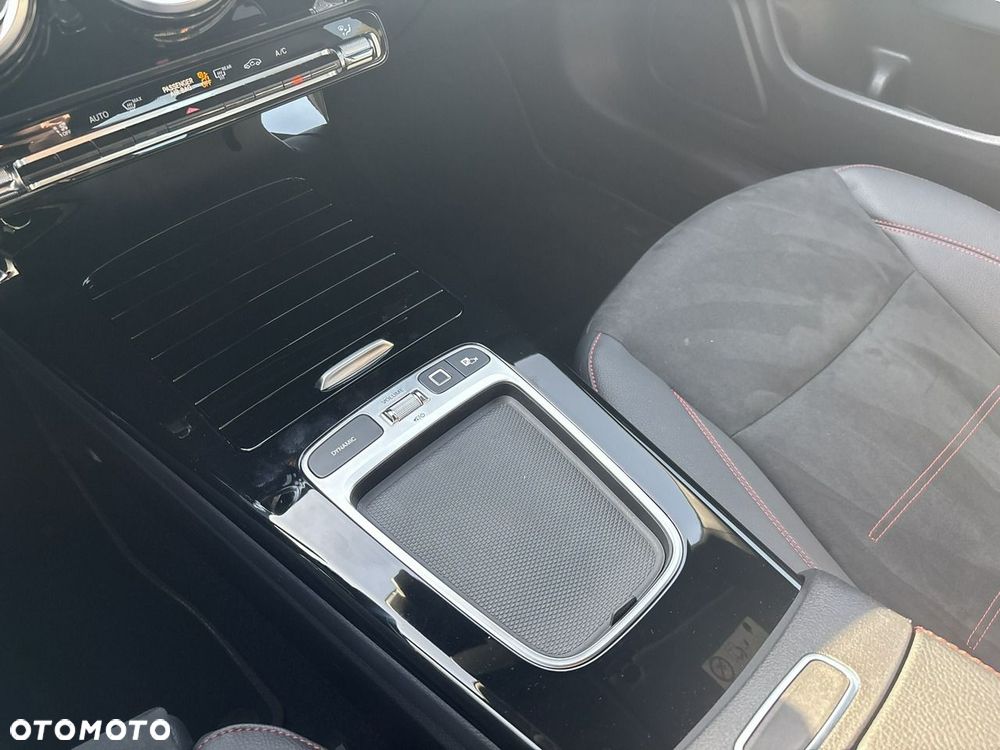 Mercedes-Benz CLA 200 AMG Line 7G-DCT - 24