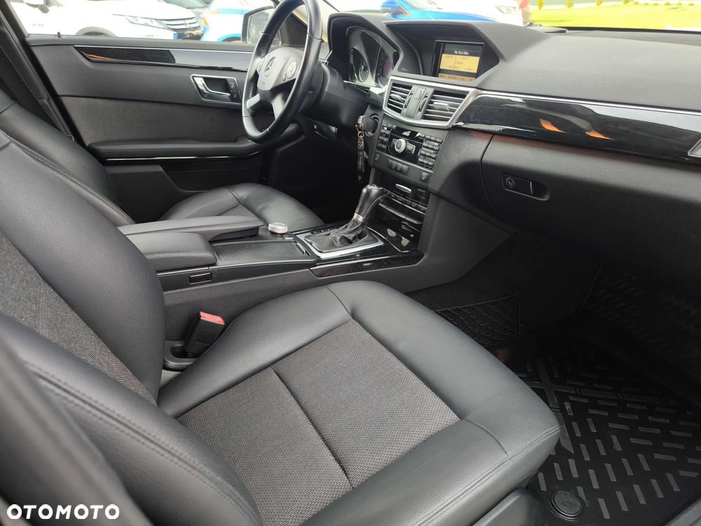 Mercedes-Benz Klasa E 200 CGI BlueEFFICIENCY 7G-TRONIC Avantgarde - 17