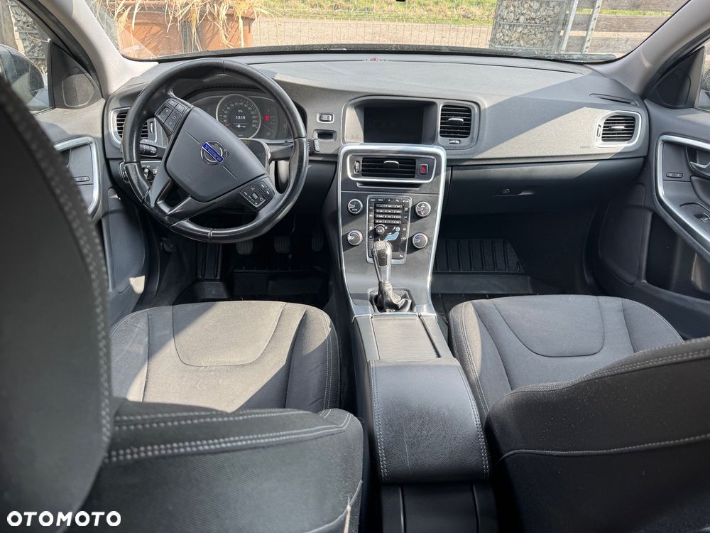 Volvo V60 D2 Momentum - 11