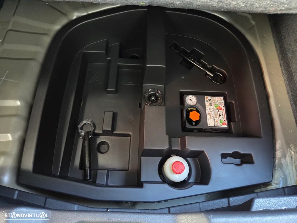 Nissan Juke 1.0 DIG-T N-Connecta DCT - 32