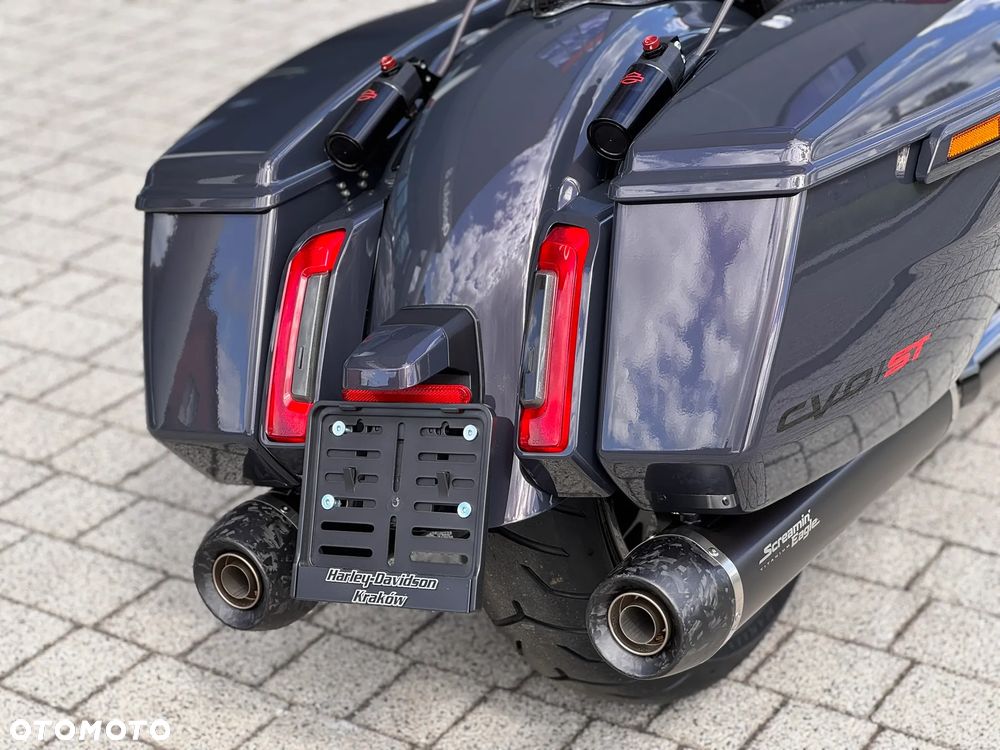 Harley-Davidson CVO Street Glide - 13