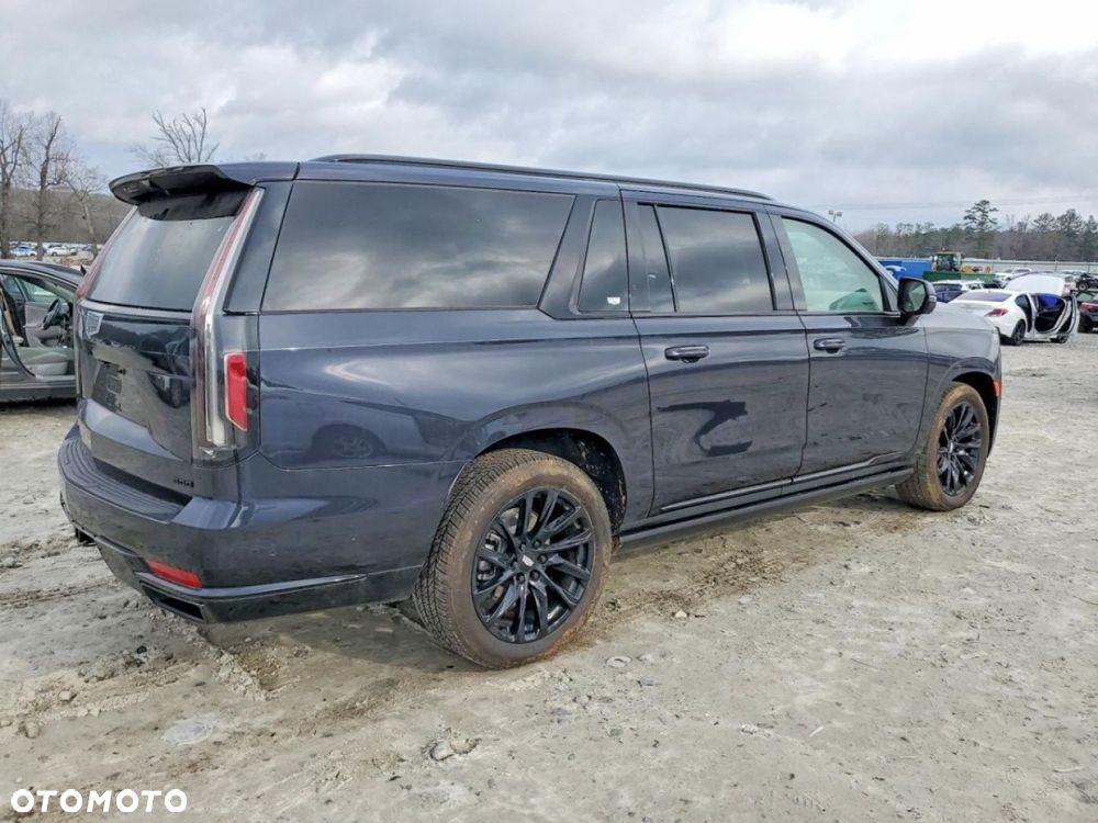 Cadillac Escalade - 4