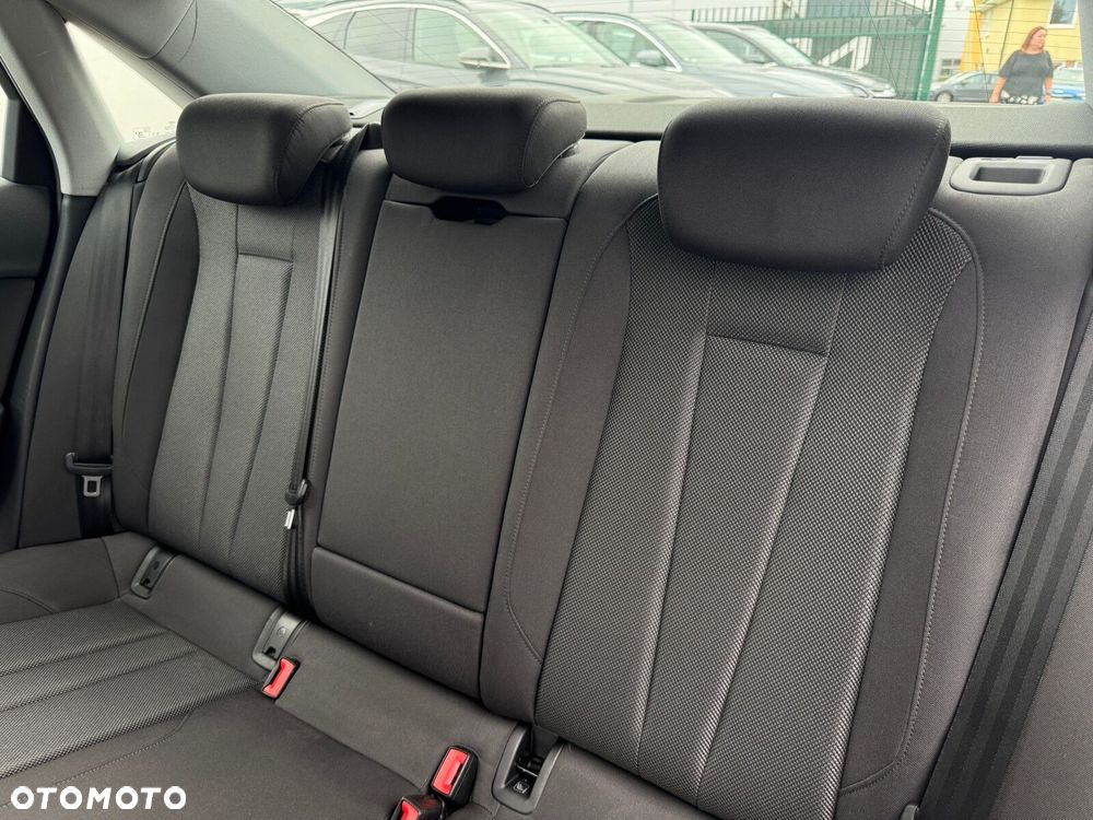 Audi A4 Limousine - 13