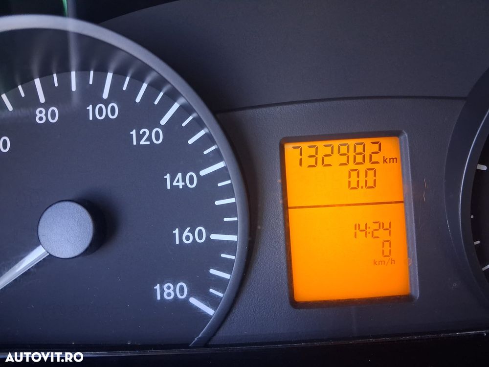 Mercedes-Benz Sprinter - 11