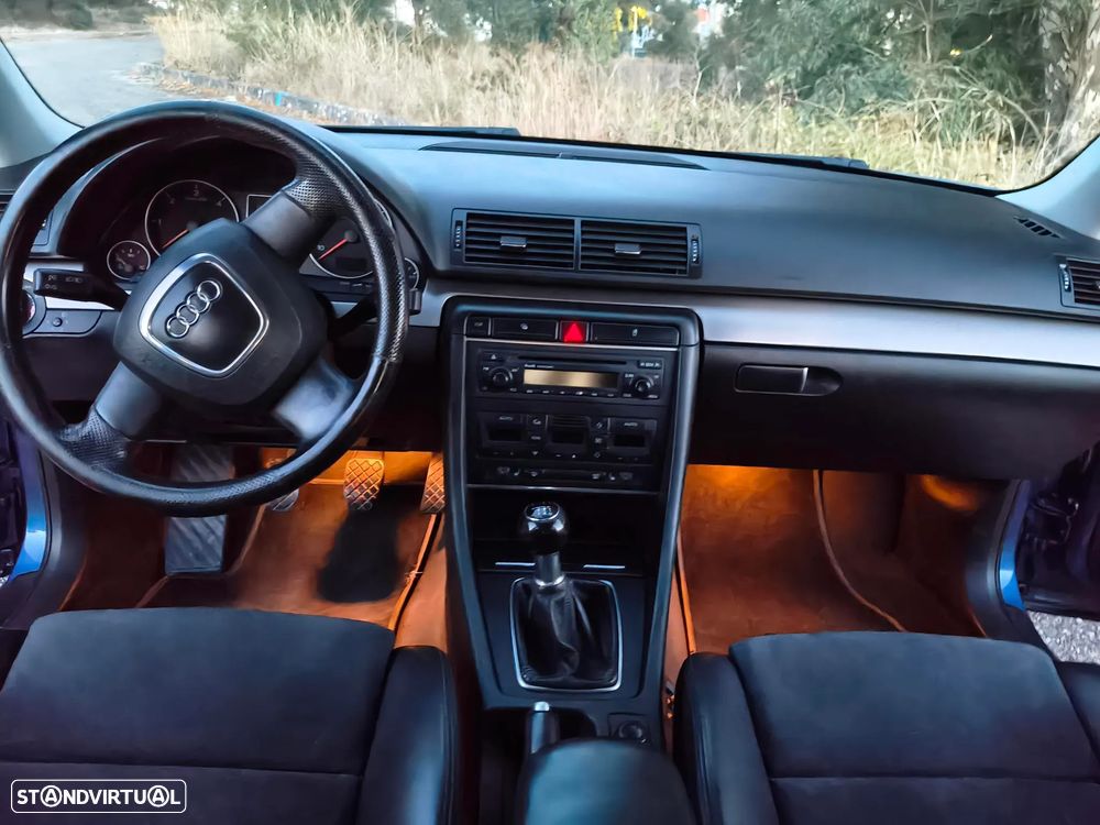 Audi A4 Avant 2.0 TDI Advance - 11