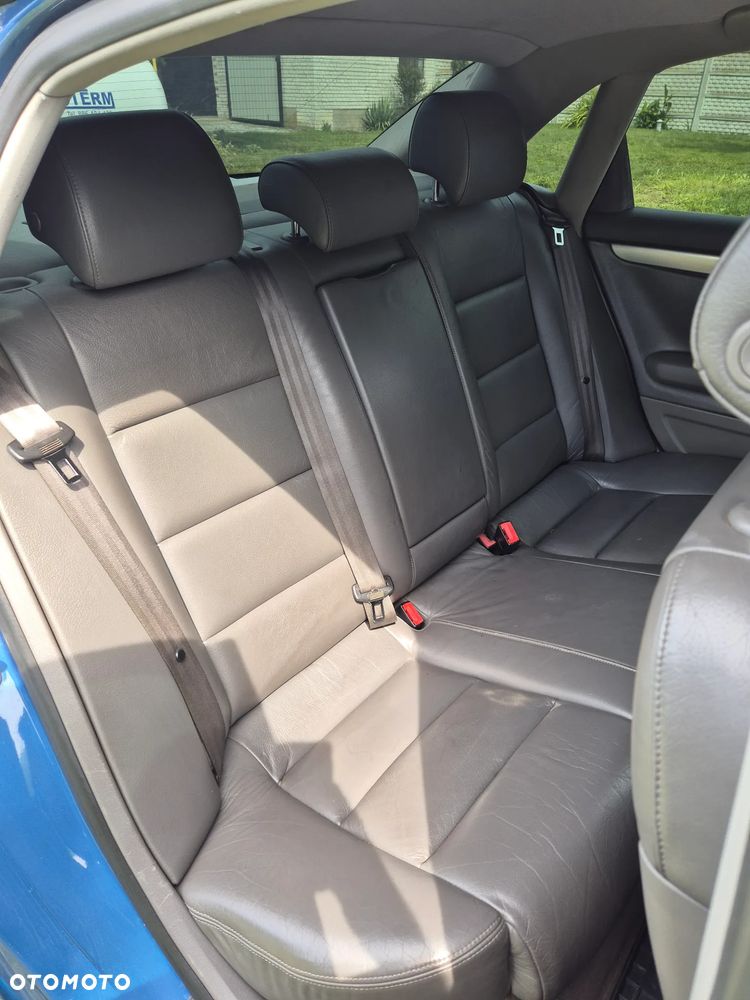 Audi A4 Limousine - 7