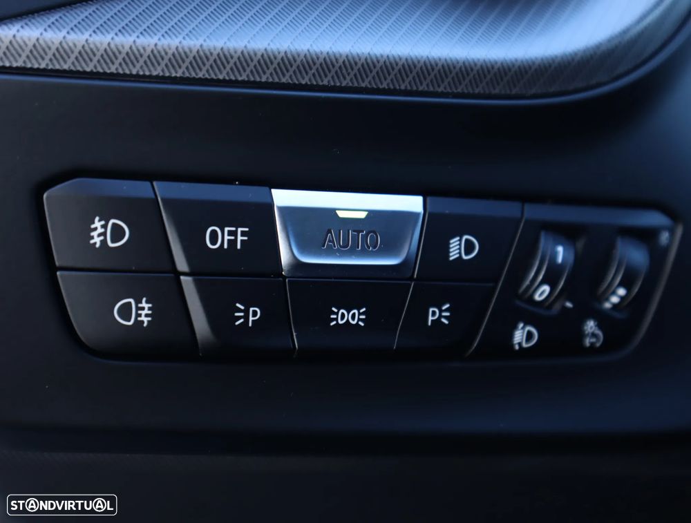 BMW 116 d Pack Desportivo M Auto - 32