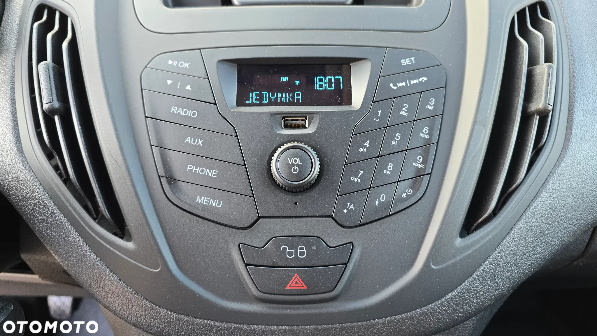 Ford Transit Courier - 14