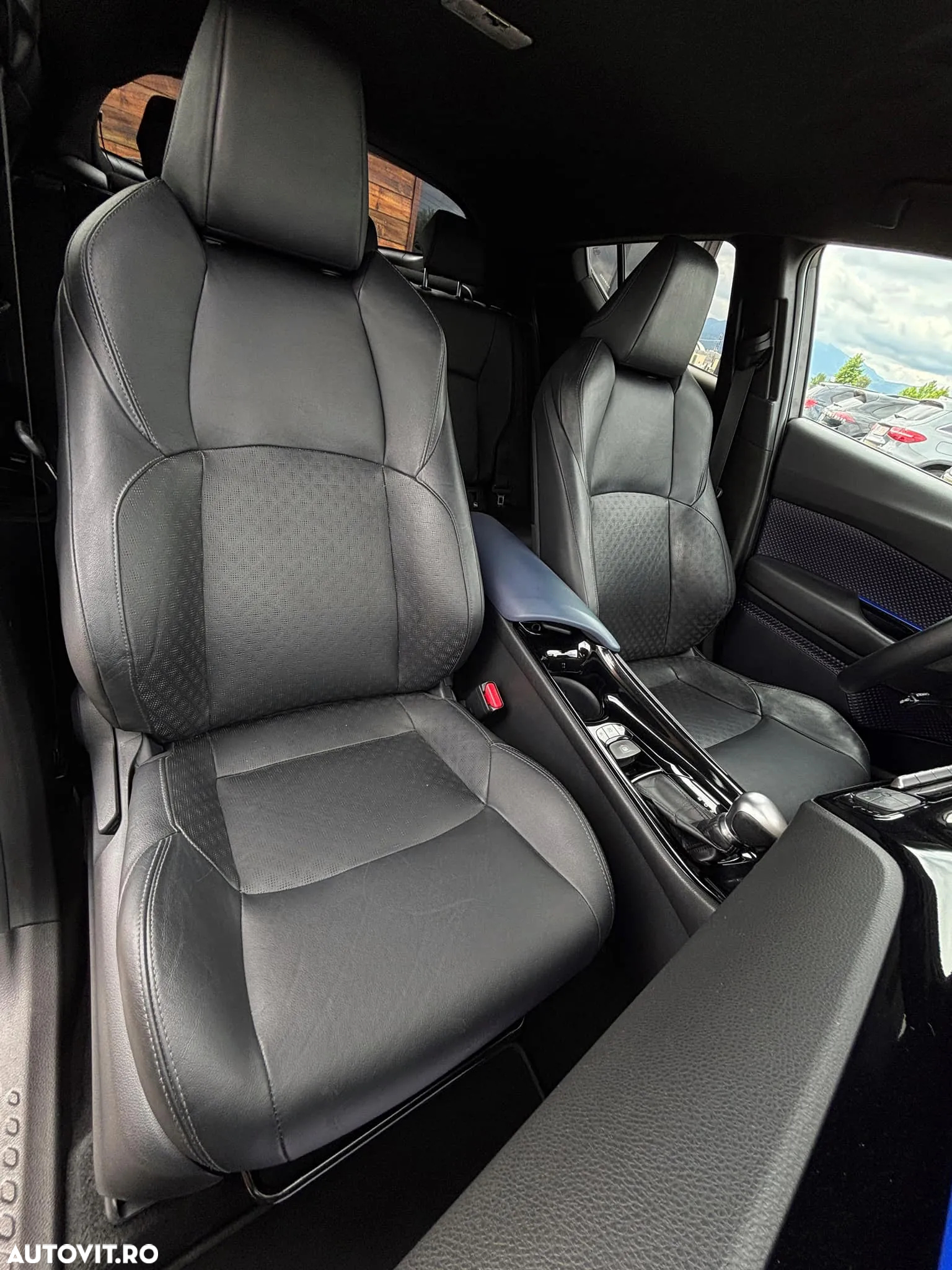 Toyota C-HR Hybrid Lounge - 12