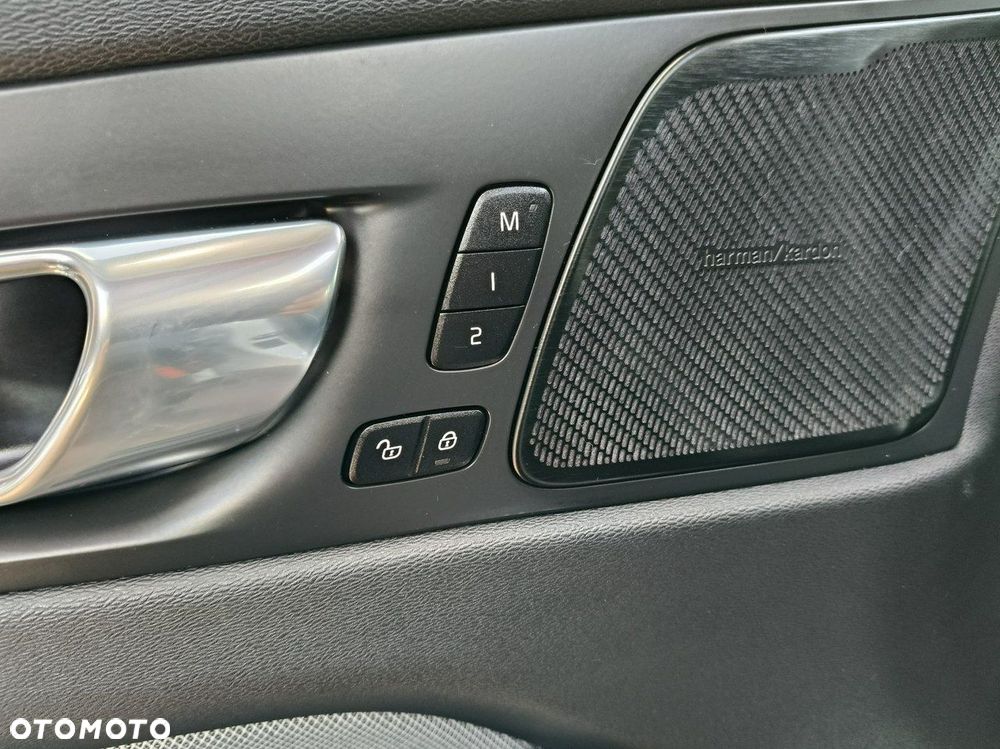 Volvo XC 60 B4 D AWD R-Design - 21