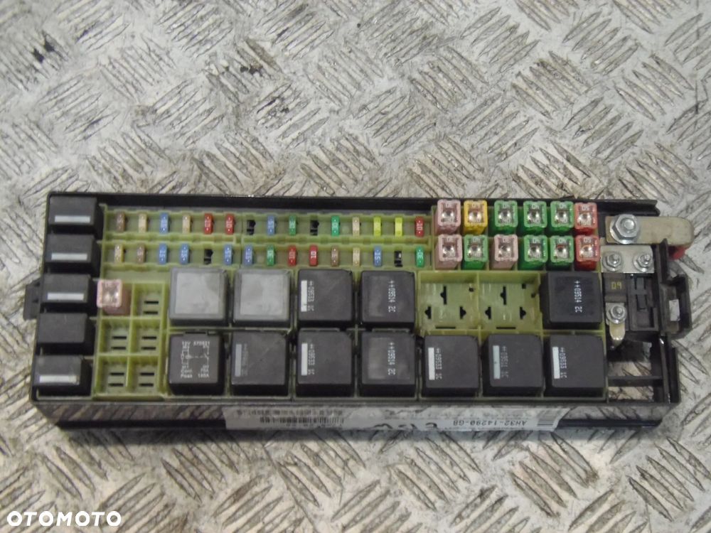 RANGE ROVER SPORT L320 LIFT AH32-14290-GB SKRZYNKA BEZPIECZNIKÓW 3.0D 2011R - 3