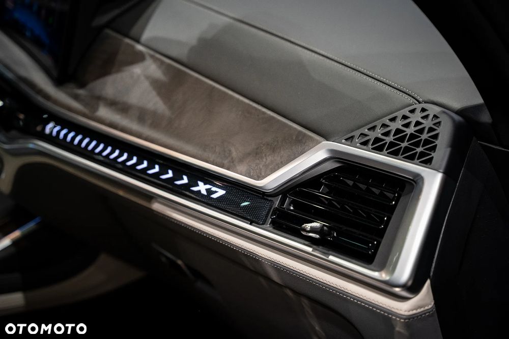 BMW X7 - 24