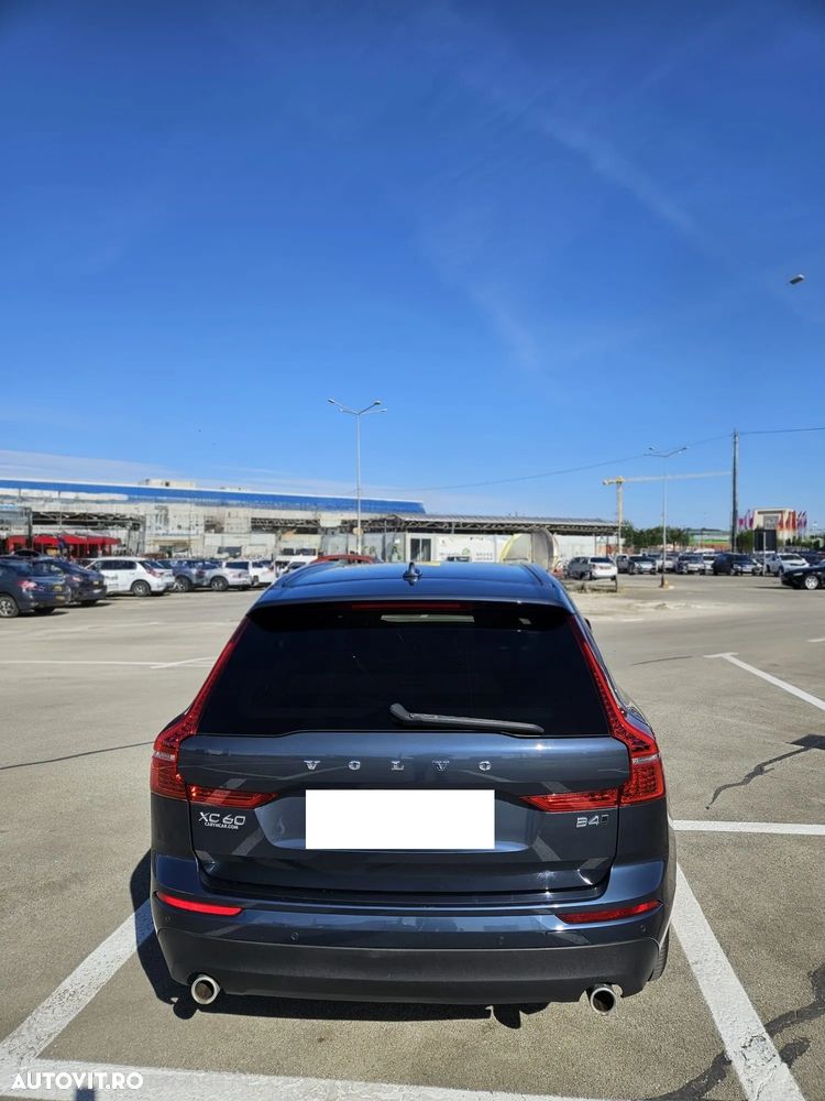 Volvo XC 60 B4 MHEV AWD Momentum Pro - 4