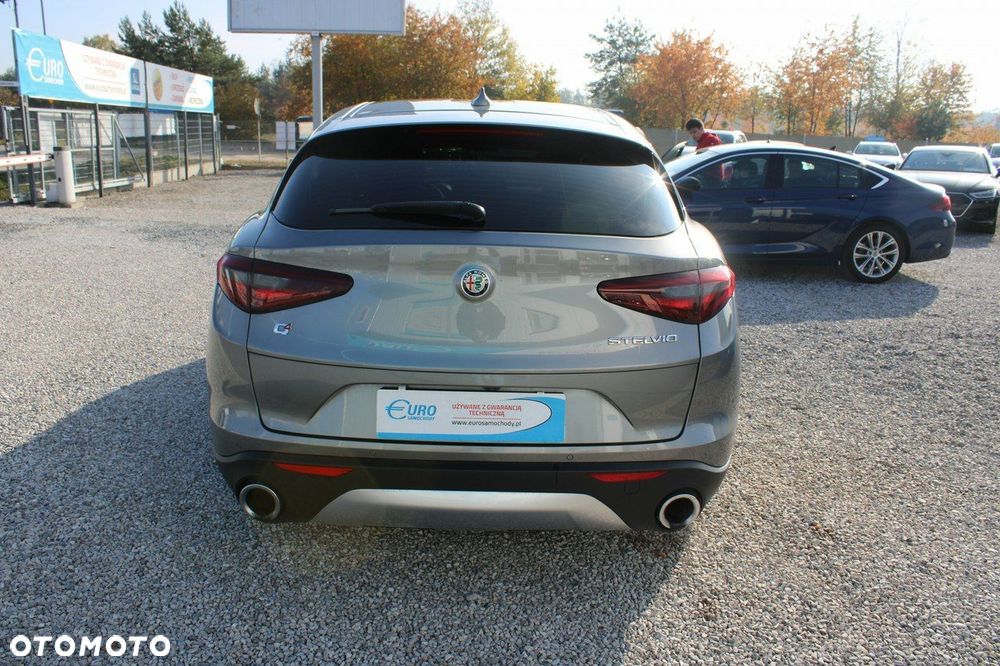 Alfa Romeo Stelvio - 8