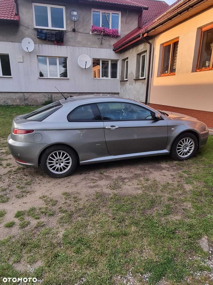 Alfa Romeo GT - 8