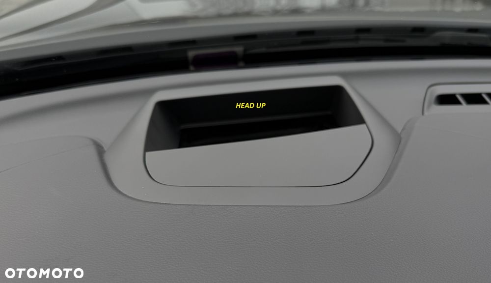 Volvo XC 60 B4 D AWD Plus Dark - 28