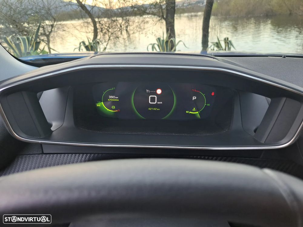 Peugeot 2008 1.5 BlueHDi Allure Pack EAT8 - 19