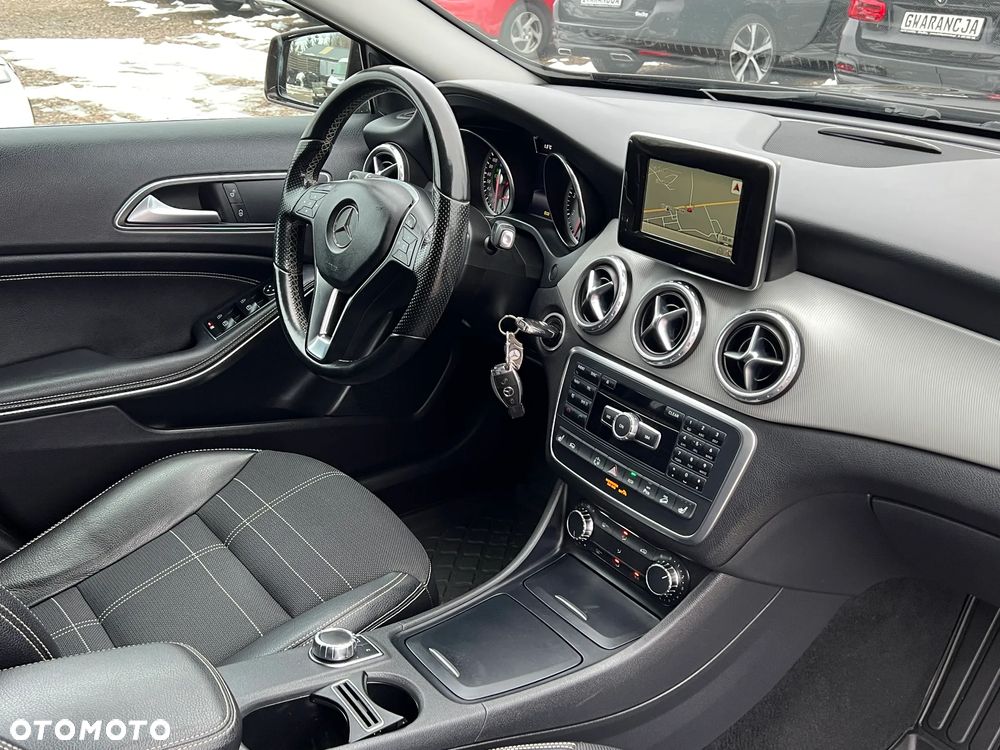Mercedes-Benz GLA 250 4-Matic AMG Line - 19