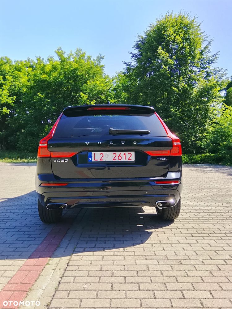 Volvo XC 60 T5 AWD R-Design - 3