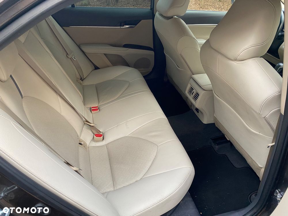 Toyota Camry 2.5 Hybrid Executive CVT - 10