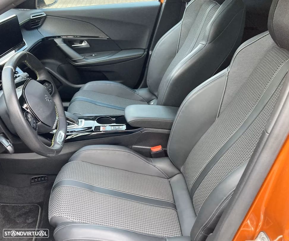 Peugeot e-2008 50 kWh GT - 4