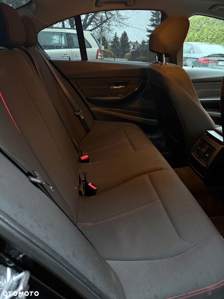 BMW Seria 3 320i xDrive Sport Line - 13