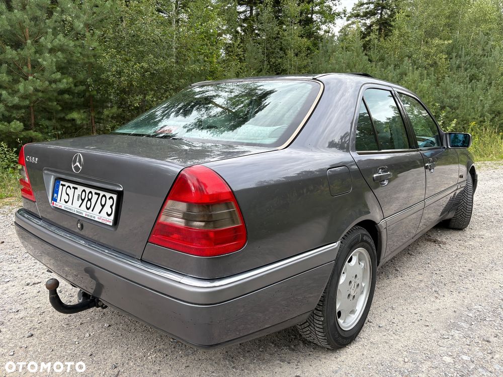 Mercedes-Benz Klasa C 180 T Elegance - 22