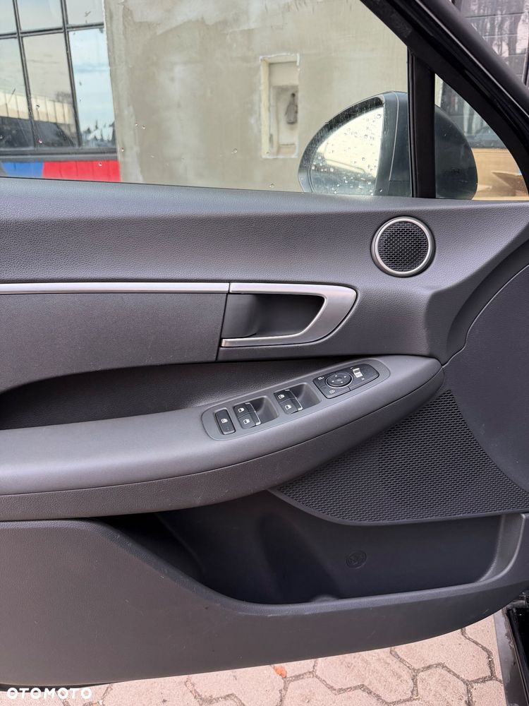 Hyundai Sonata - 11