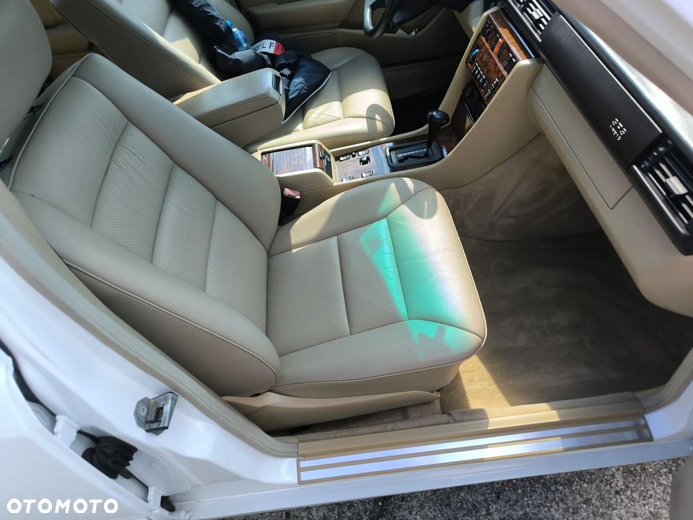 Mercedes-Benz Klasa E 420 - 24